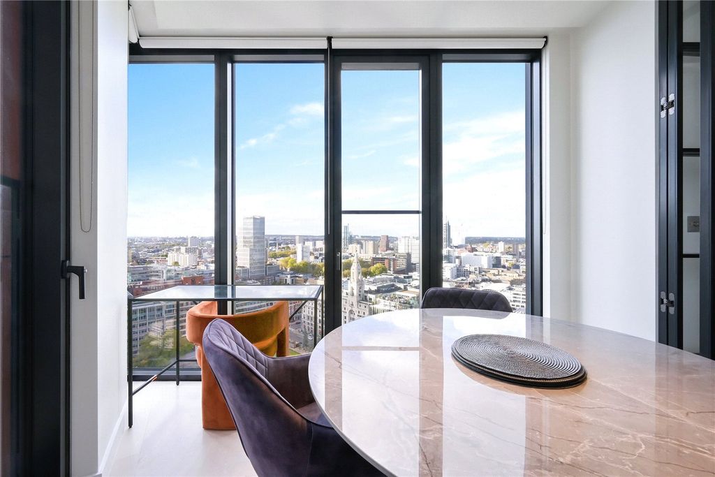 Property photo 2 of 11 One Crown Place