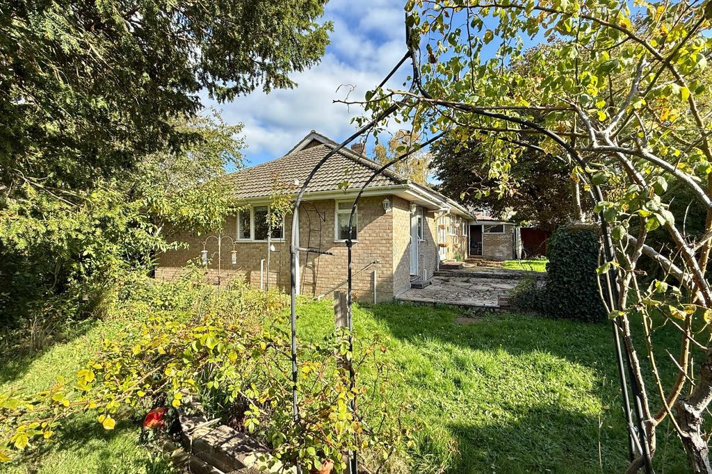 Property photo 1 of 12 Four Bedroom Bungalow