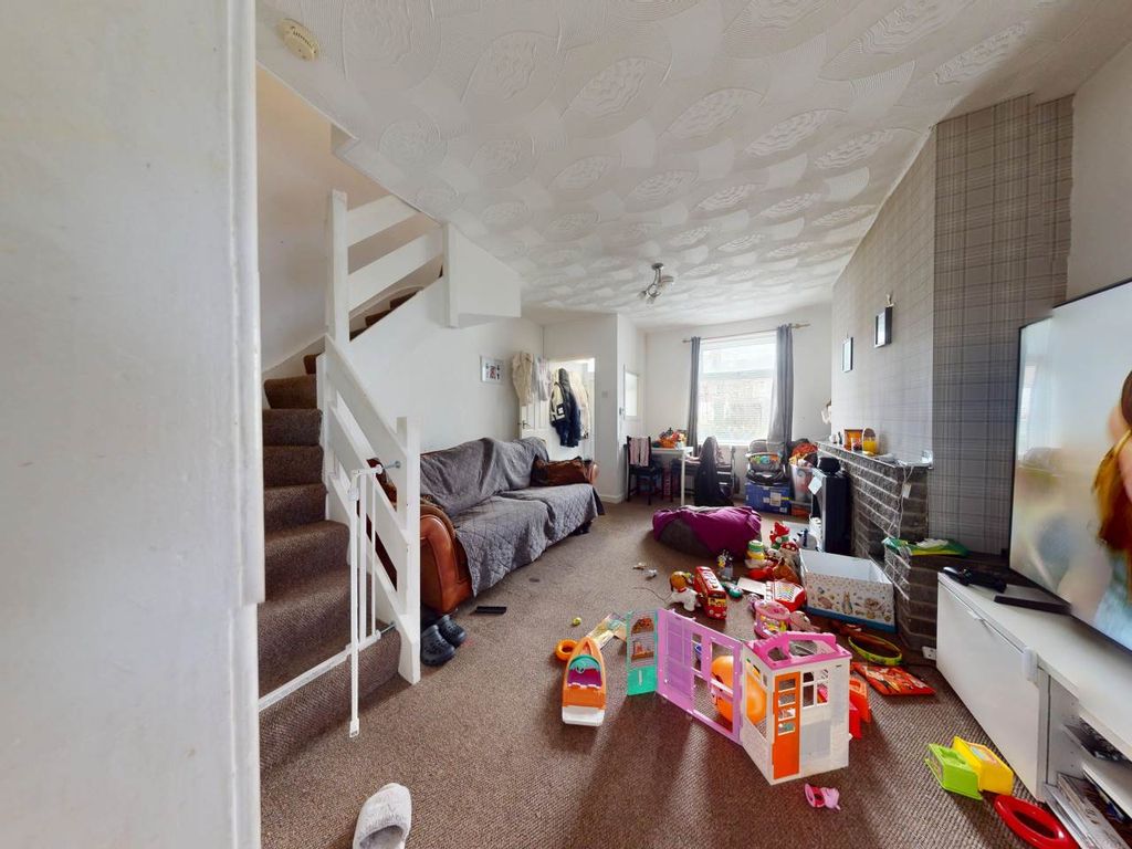 Property photo 2 of 7 10-St-Helens-12102025_101145