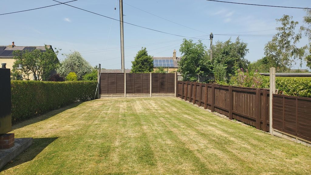 Property photo 2 of 21 Front Garden