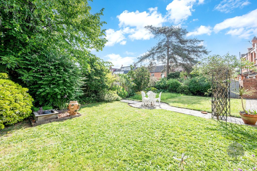Property photo 3 of 33 Picture No. 17