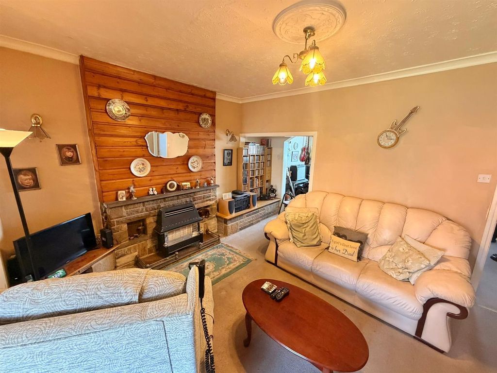 Property photo 2 of 14 Lounge