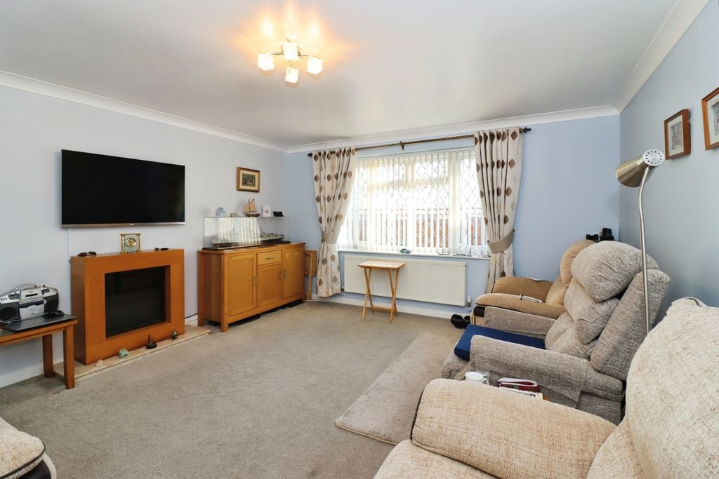 Property photo 3 of 17 Pbox-Img.Jpg