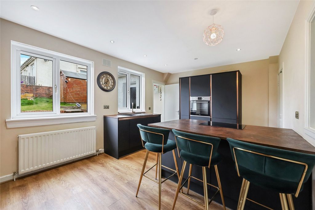 Property photo 3 of 19 Dining Kitchen