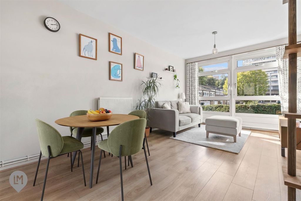 Property photo 1 of 7 Living/Dining Room