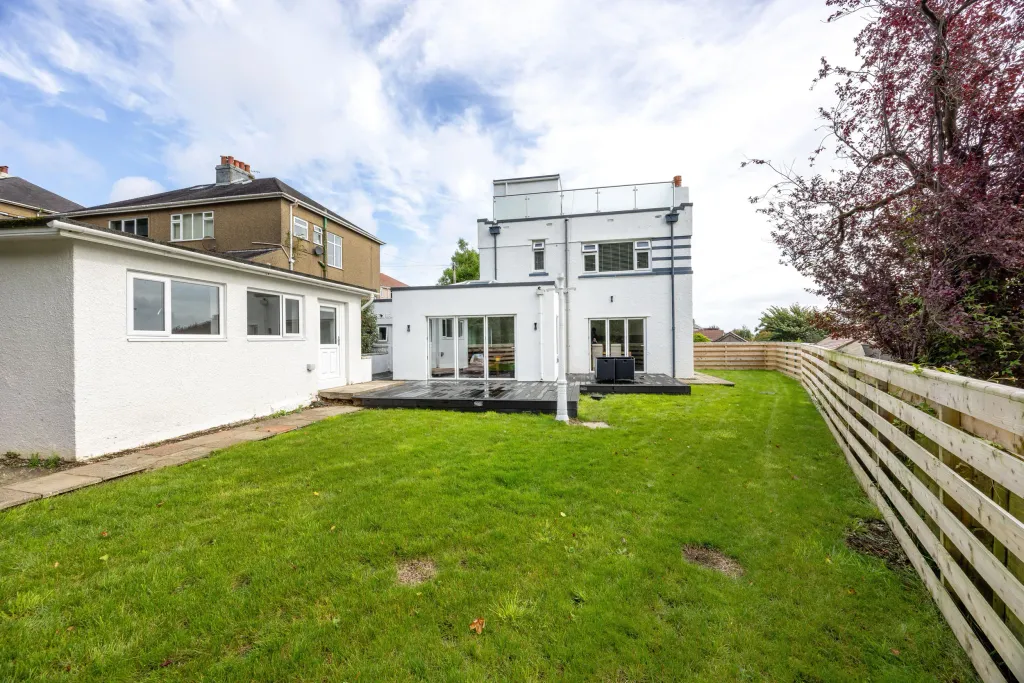 Property photo 2 of 31