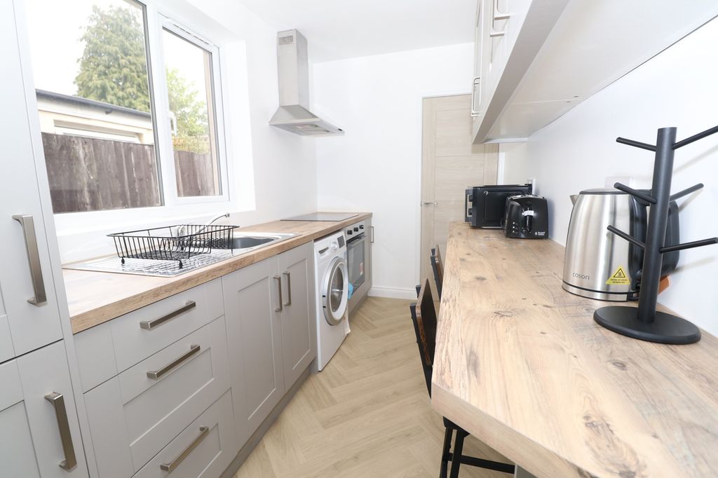 Property photo 3 of 8 Kitchen