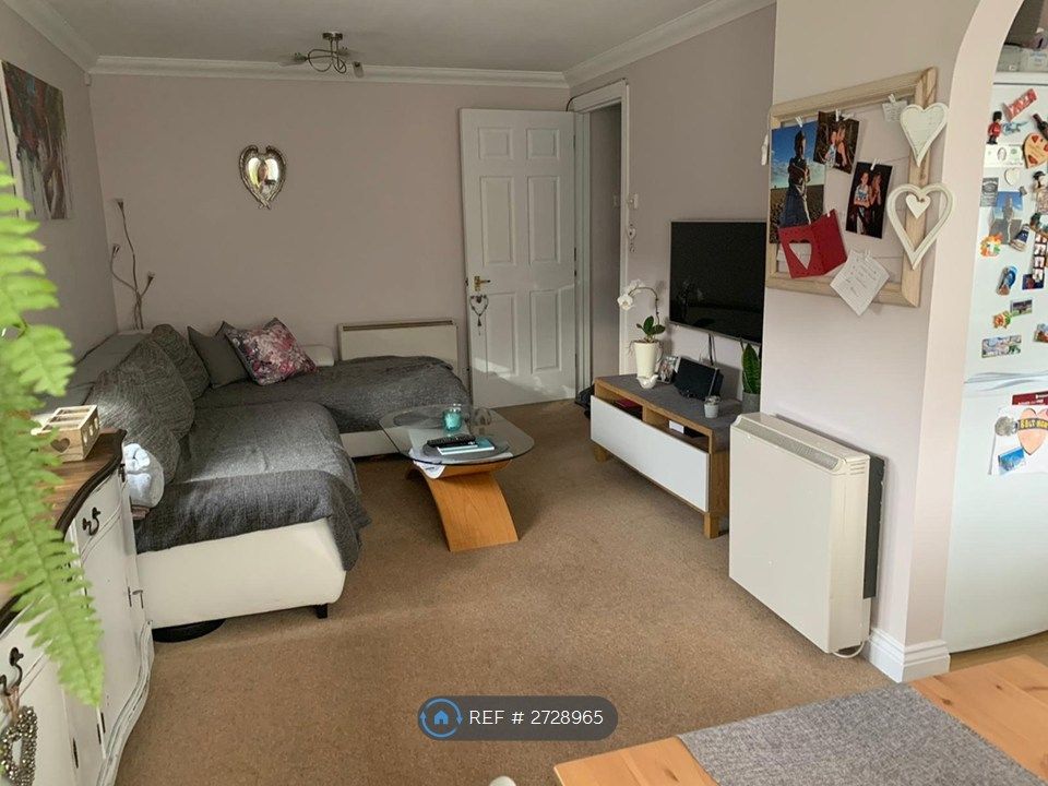 Property photo 2 of 11 Living Room