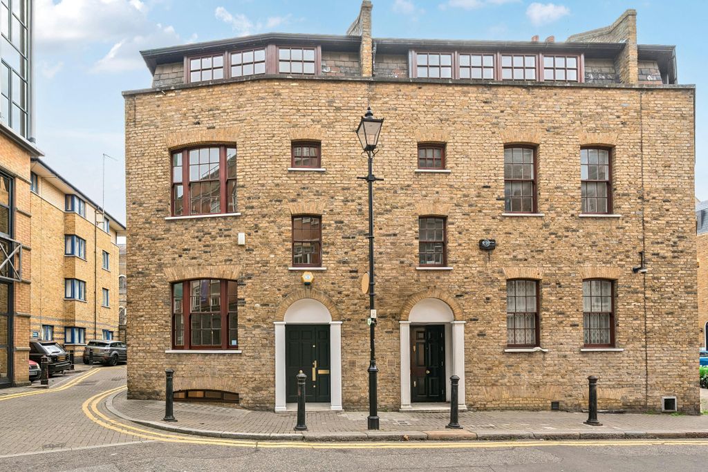 Property photo 1 of 11 External