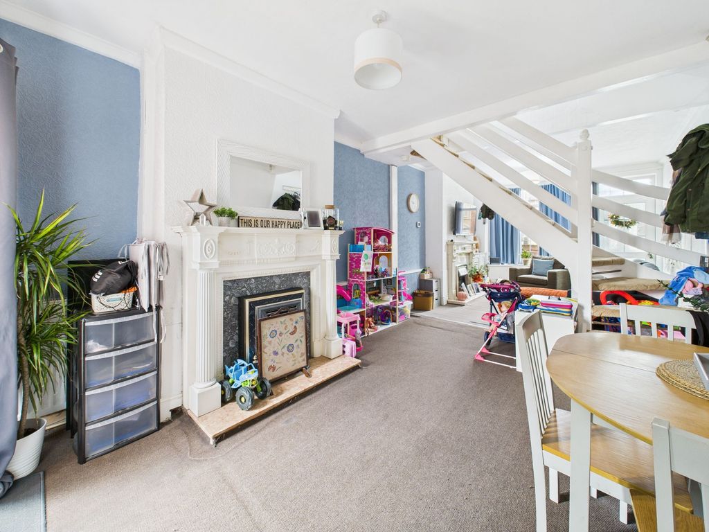 Property photo 3 of 10 Dining Area