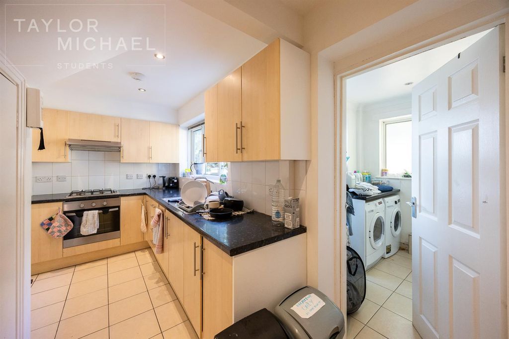 Property photo 2 of 17 Kitchen