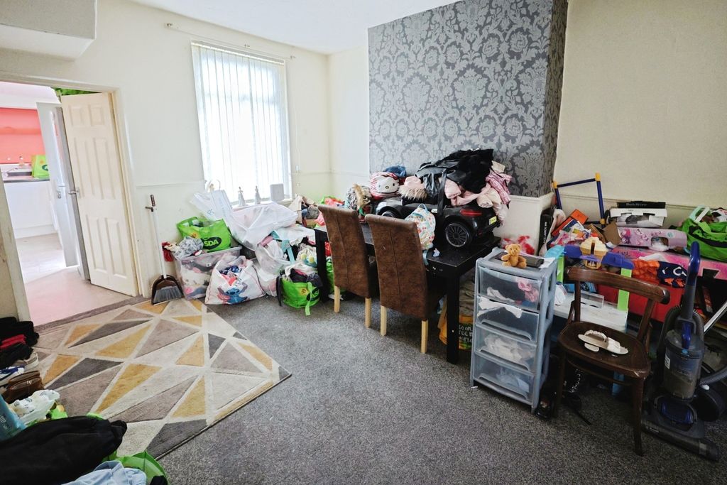 Property photo 3 of 8 Pbox-Img.Jpg