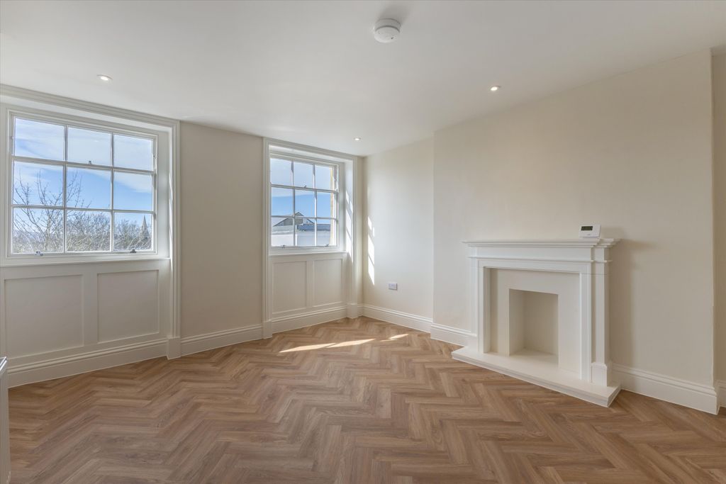 Property photo 2 of 15 Image