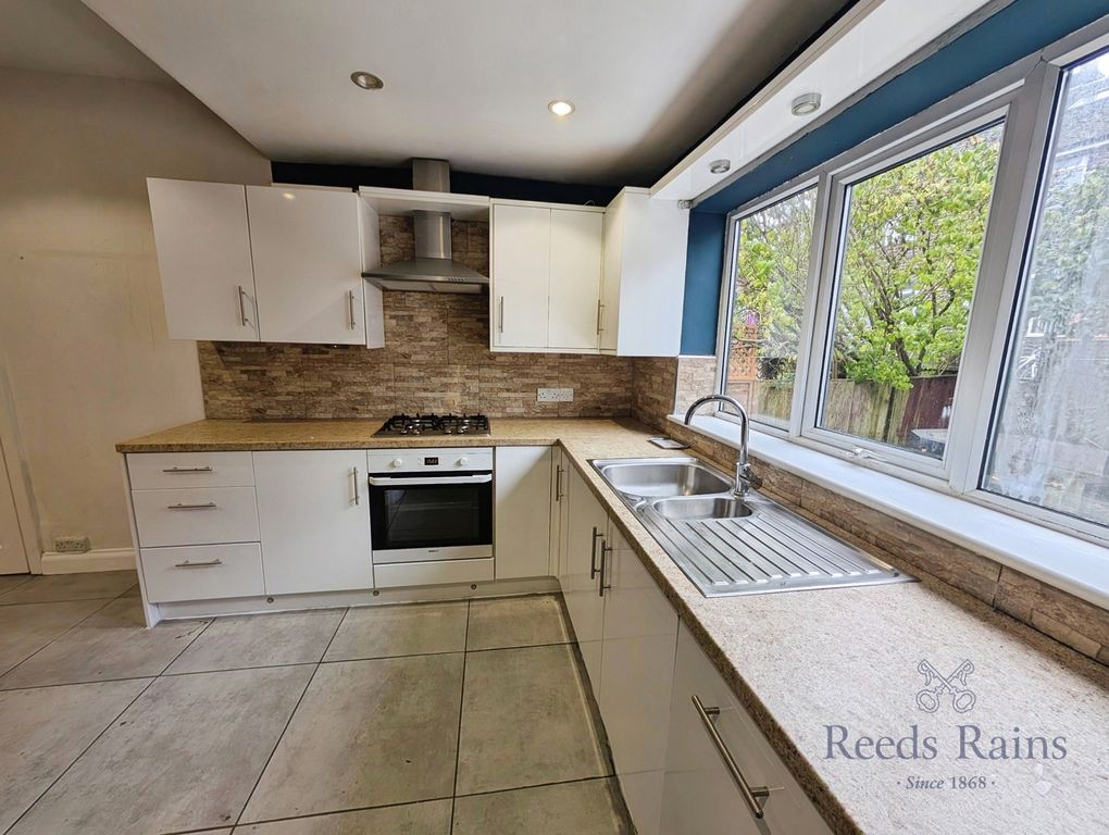 Property photo 3 of 10 Pbox-Img.Jpg