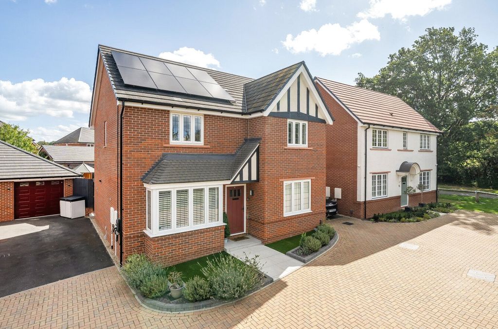 Property photo 1 of 14 1348948-1-68Beb83...