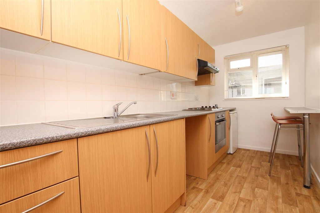 Property photo 2 of 7 Kitchen.Jpg