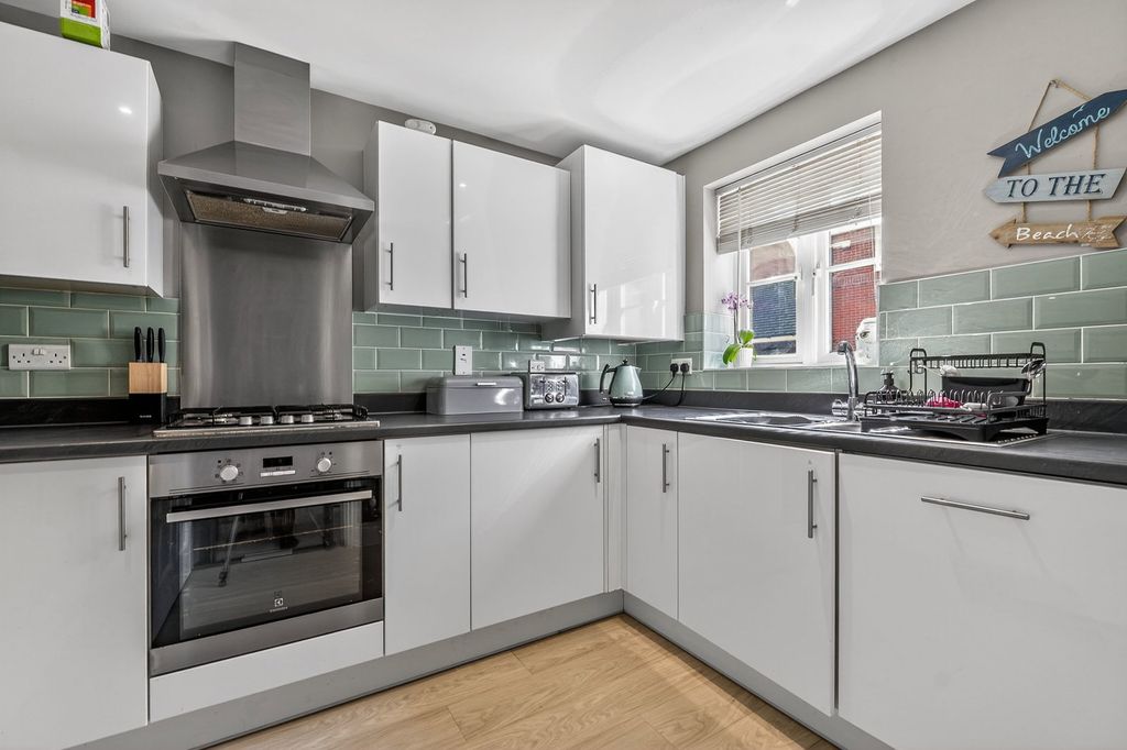 Property photo 2 of 20