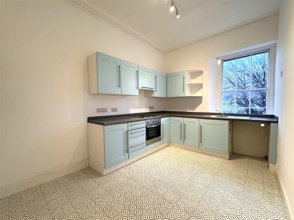 Property photo 3 of 7 Kitchen