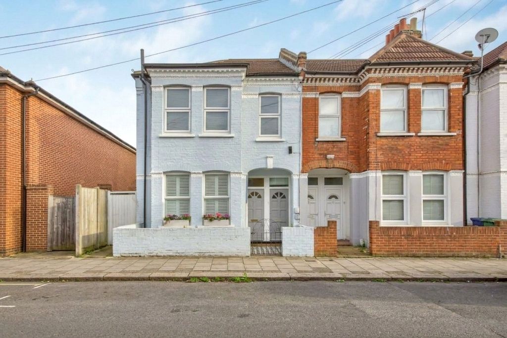 Property photo 2 of 15 Picture No. 32