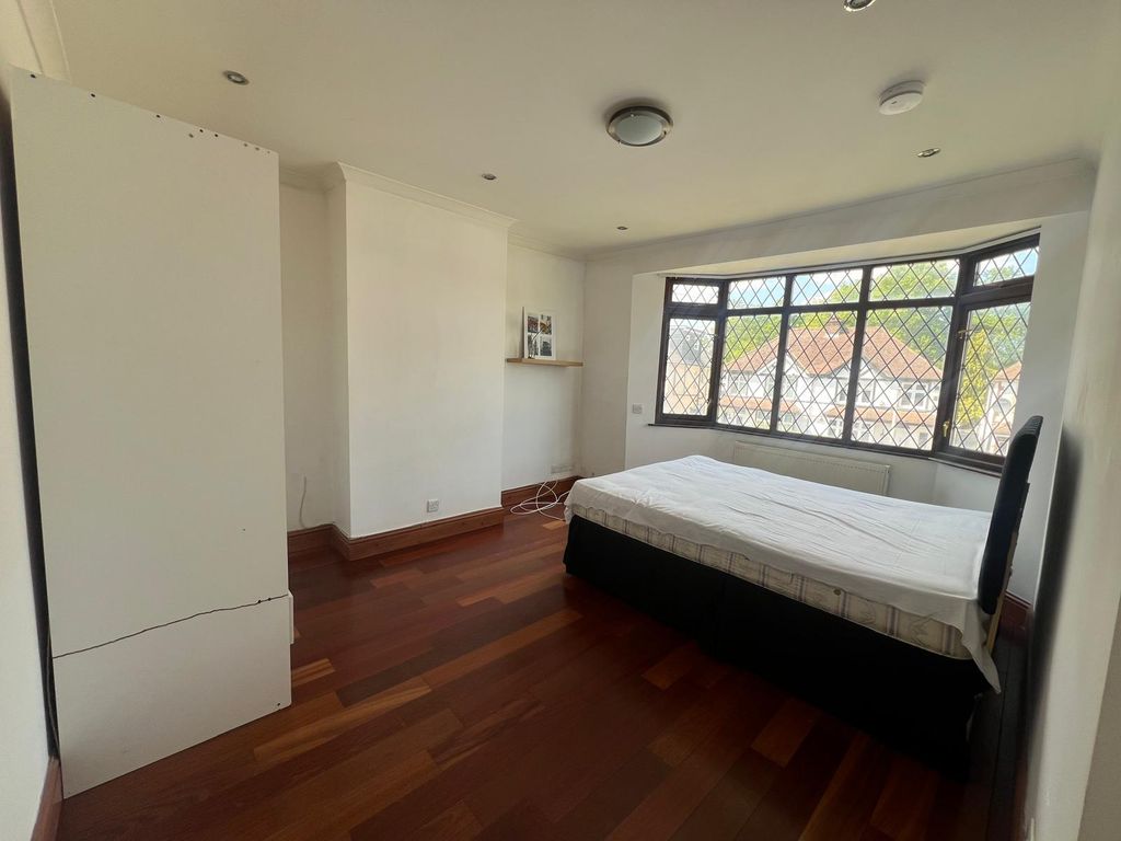 Property photo 2 of 6 0E0706d0-1098-42Ad-8911-Adf340Fdae62