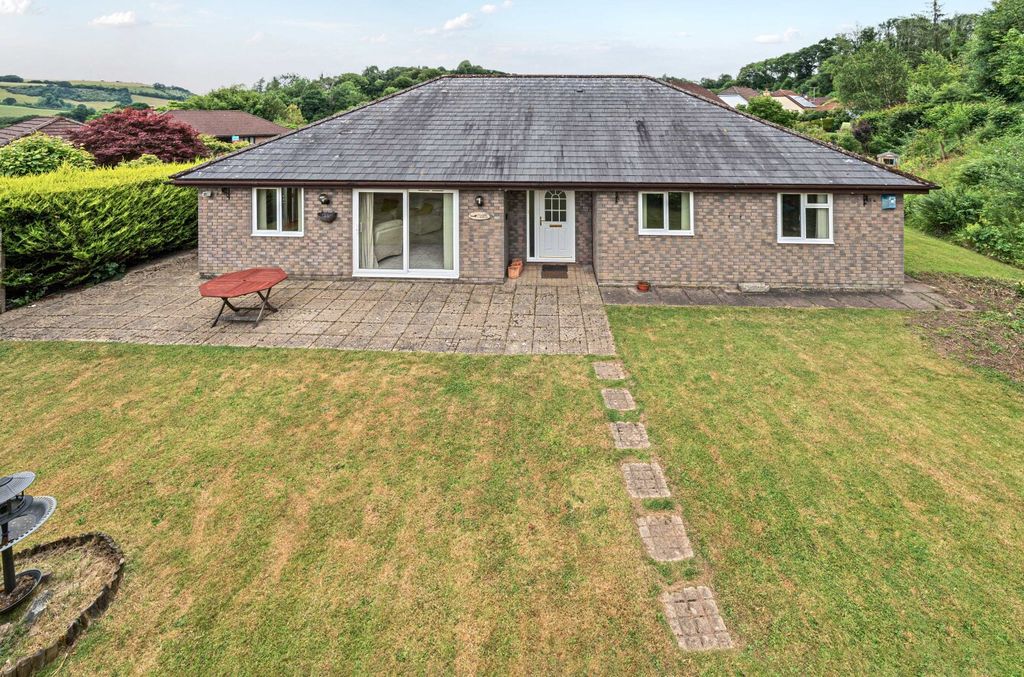 Property photo 1 of 20 Bampton, Seddons
