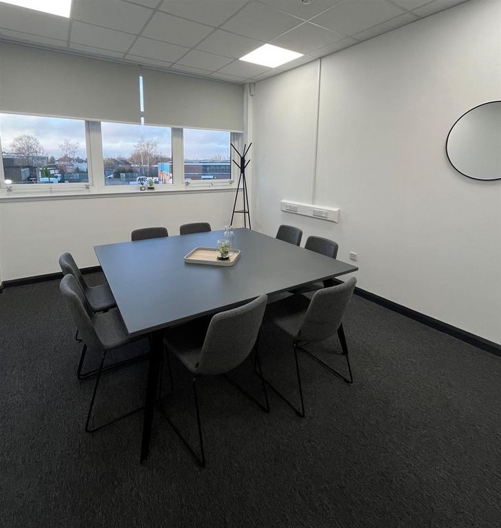 Property photo 3 of 6 Meeting Room 8 People.Jpg