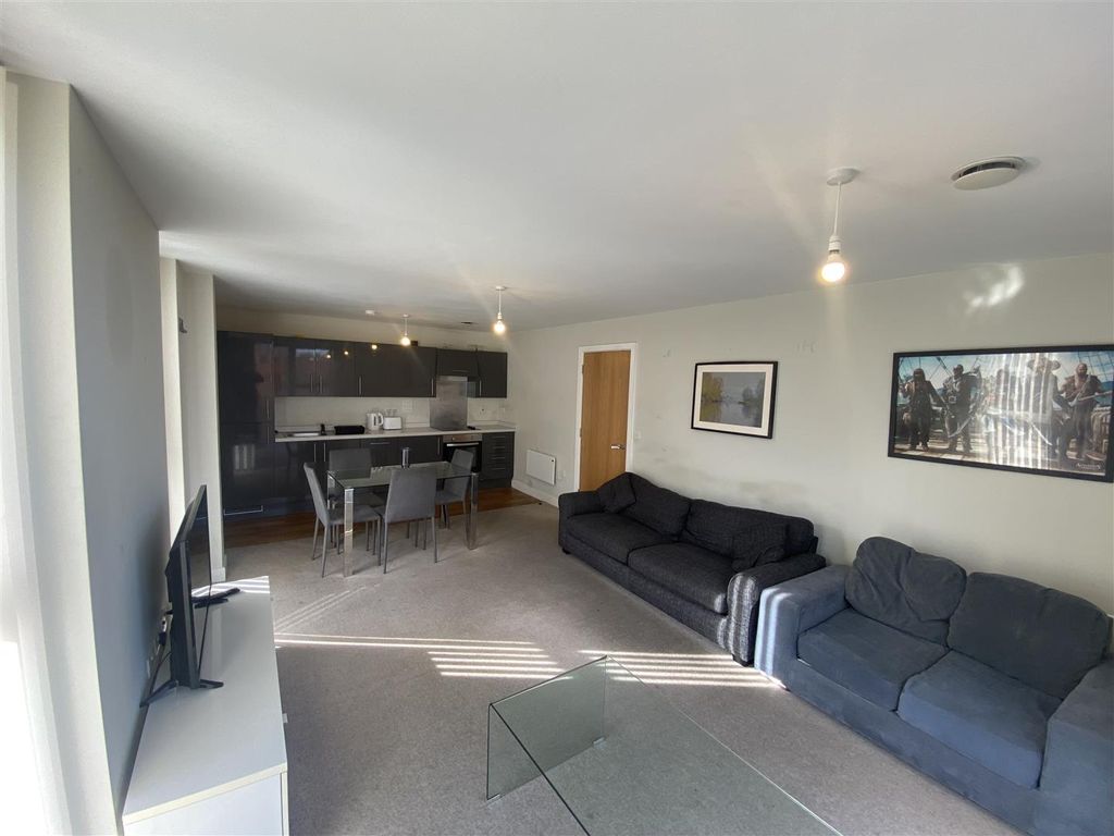 Property photo 1 of 10 Lounge/Kitchen