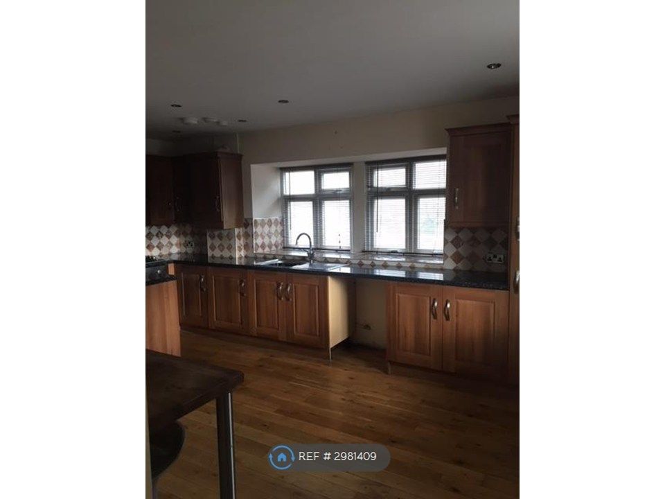 Property photo 2 of 10 Kitchen