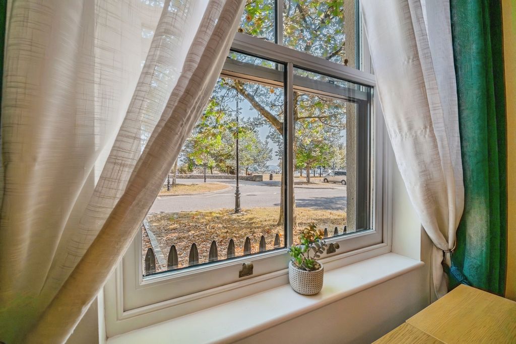 Property photo 3 of 15 Window Aspect