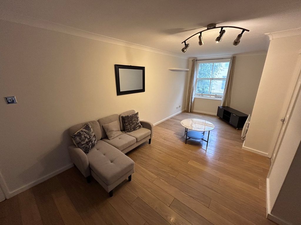 Property photo 3 of 10 Lounge/Diner