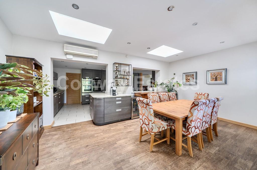 Property photo 2 of 21 761A6Be6-Fa1F-45Aa-9385-1F83ce98Bba9.Jpg