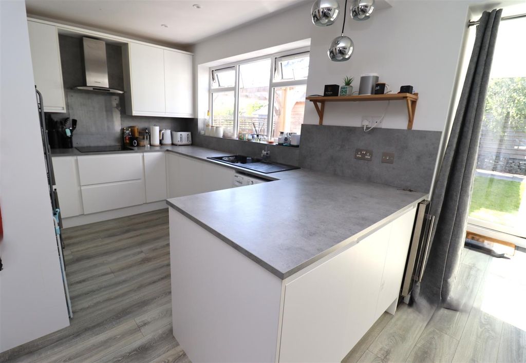Property photo 3 of 23 Breakfast Kitchen
