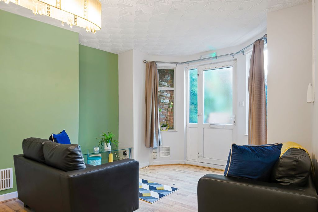 Property photo 3 of 11 Property Photo