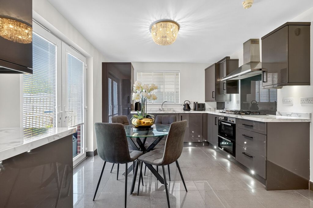 Property photo 2 of 33