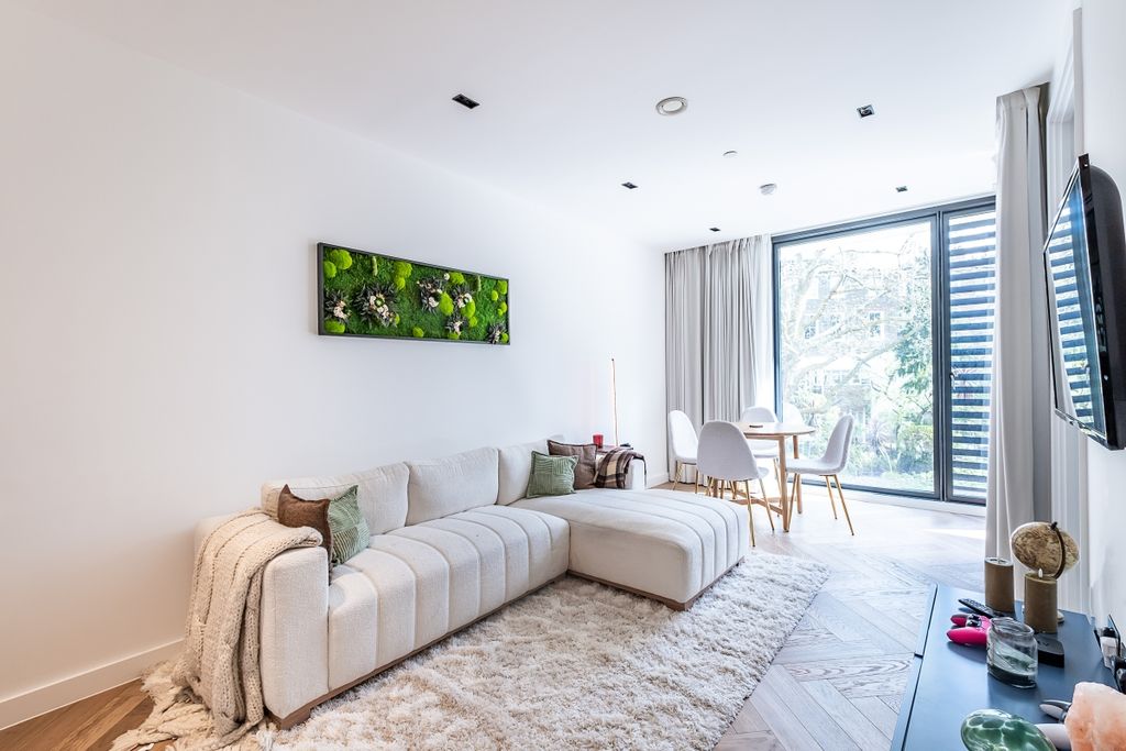 Property photo 2 of 12 Living Room