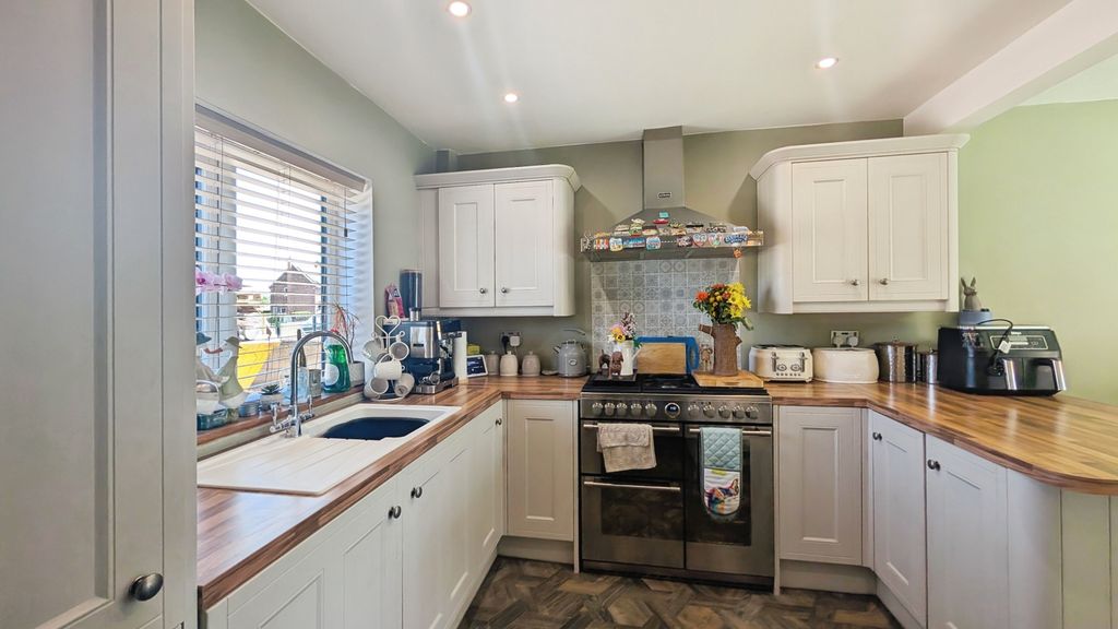 Property photo 3 of 28 A423A75E-Pxl_20260624_100739503.Mp