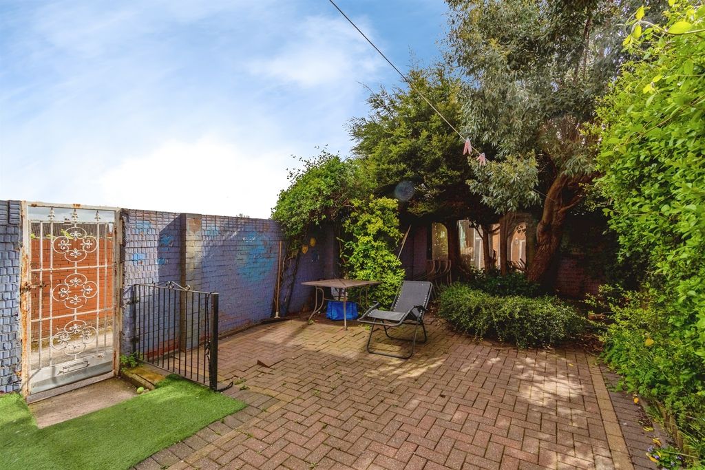 Property photo 2 of 18