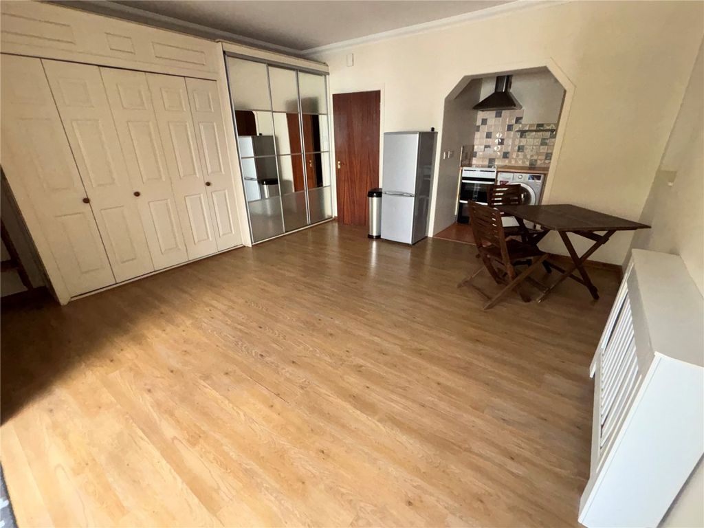 Property photo 2 of 23 Picture No. 25