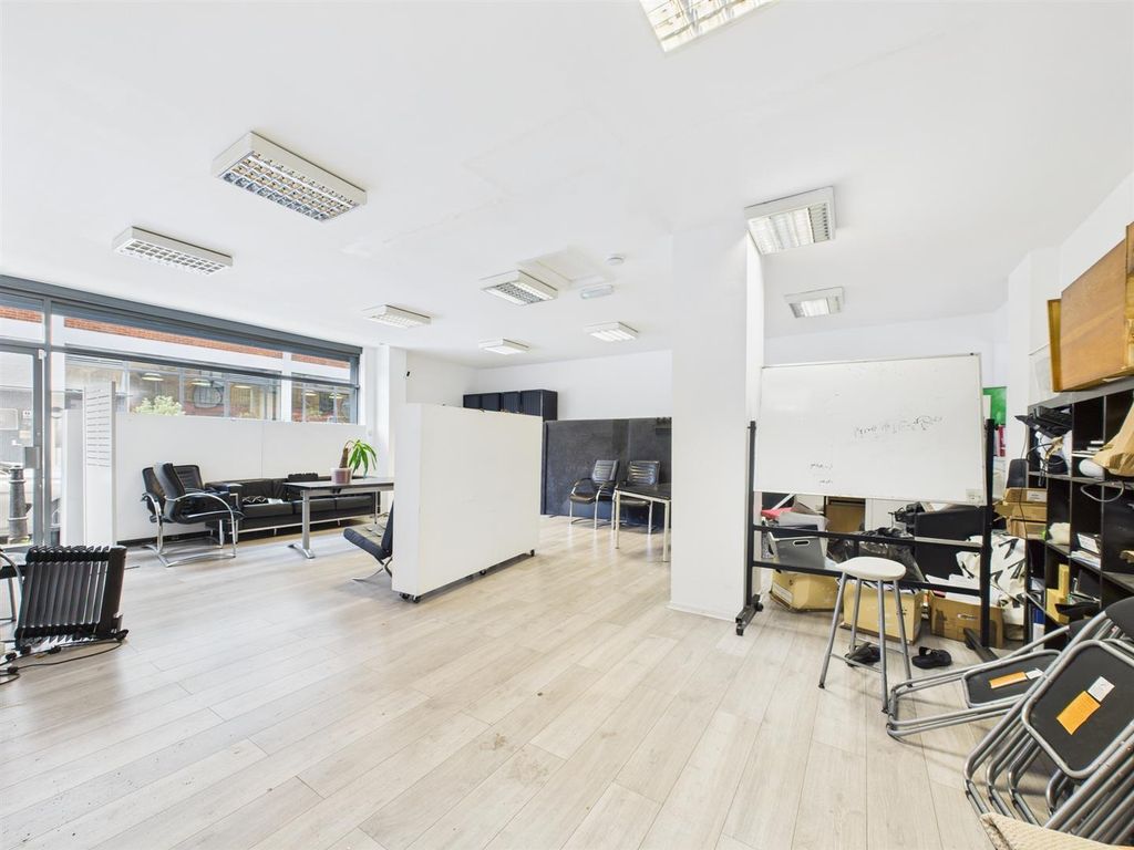 Property photo 3 of 9 Cam04237G0-Pr0222-Still003.Jpg