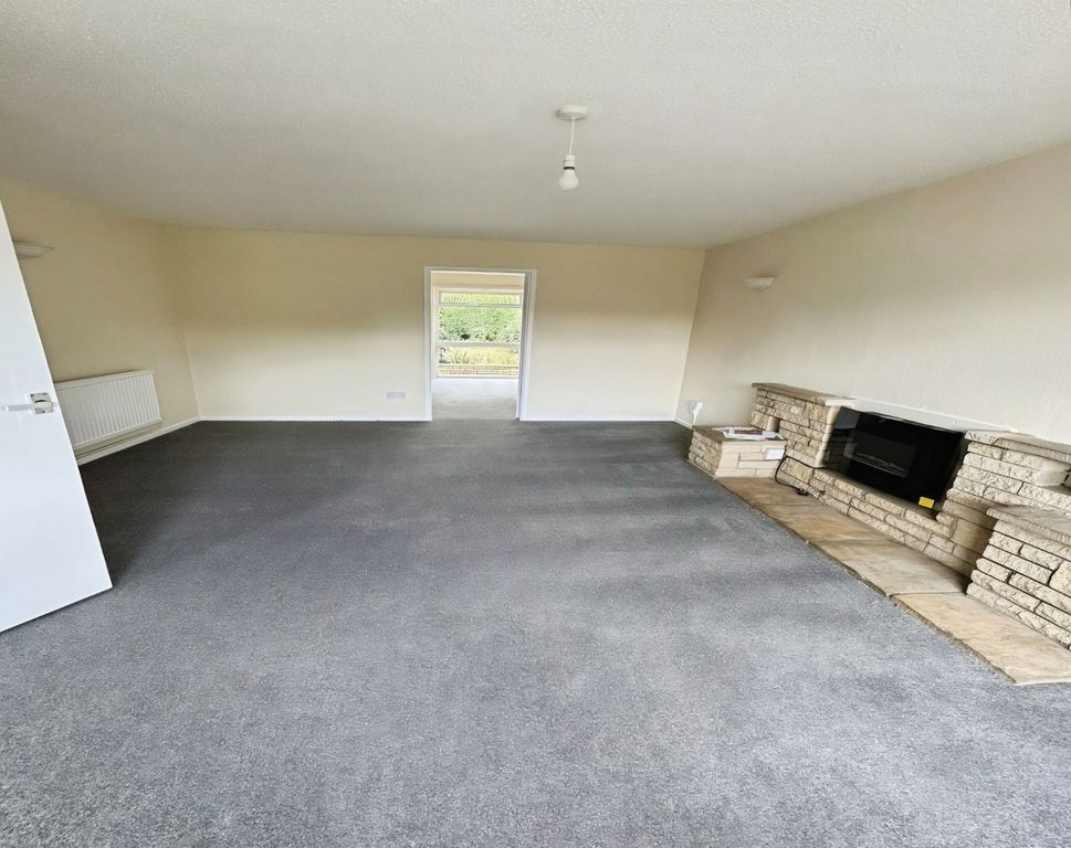 Property photo 3 of 5 Pbox-Living_Room-335808.Jpg