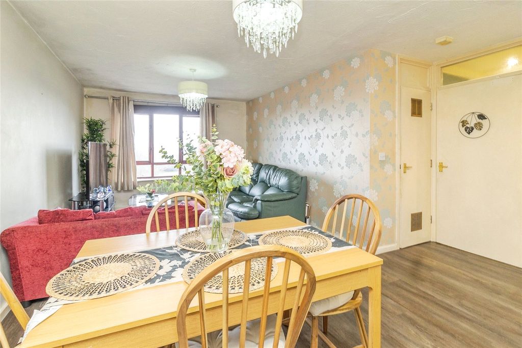 Property photo 3 of 19 Picture No. 11