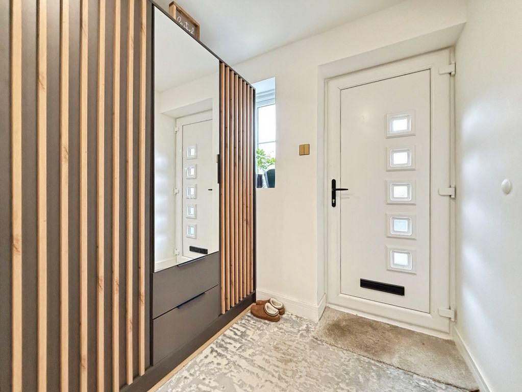 Property photo 3 of 27 4767356