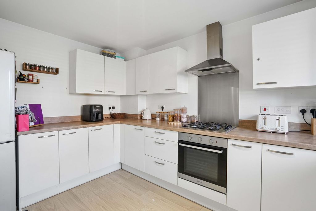 Property photo 2 of 14 Kitchen