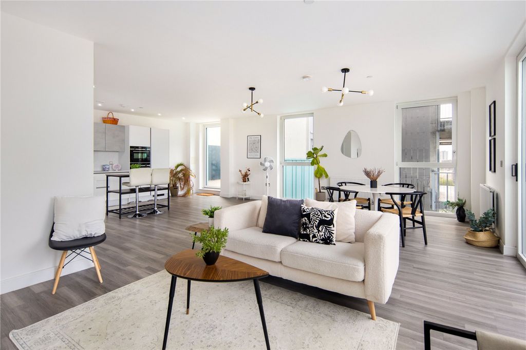 Property photo 3 of 10 Living Area/Kitchen