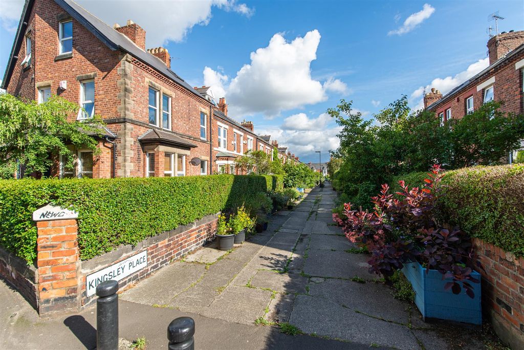 Property photo 1 of 19 W-2979.Jpg