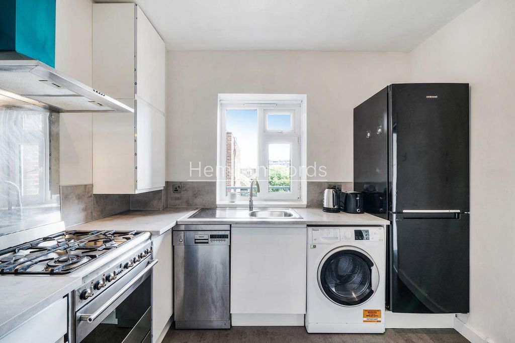 Property photo 2 of 16 Flat 22, Catherwood Court - Ehlwhlxjb1Ntukqm7Ubz.J