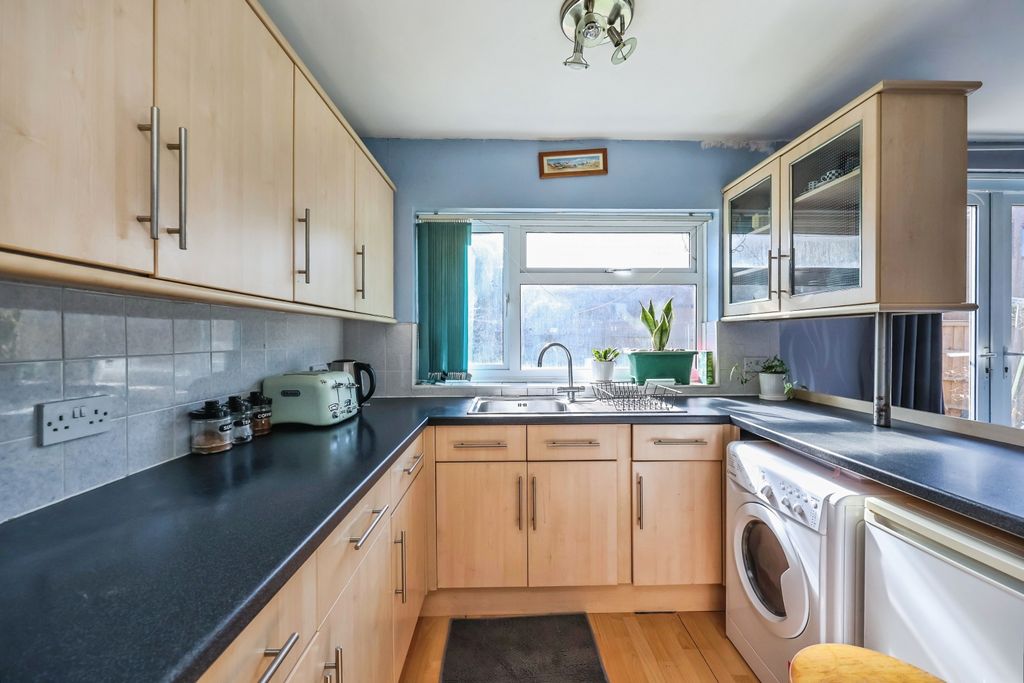 Property photo 3 of 15 Kitchen