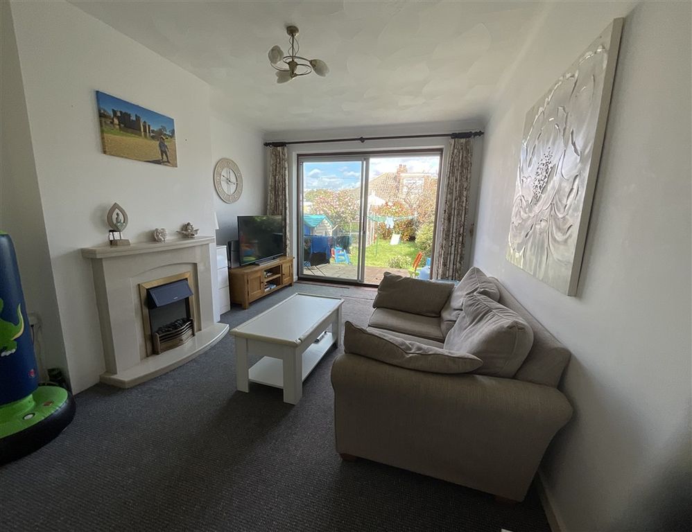 Property photo 1 of 10 Lounge