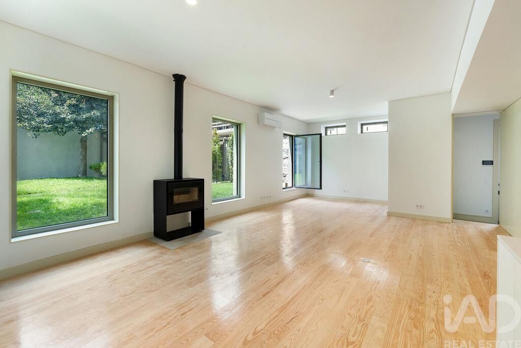 Property photo 1 of 34