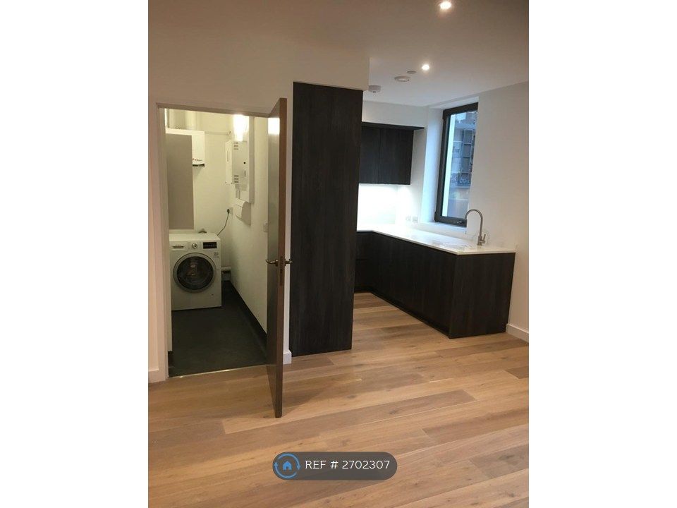 Property photo 2 of 7 Living Room